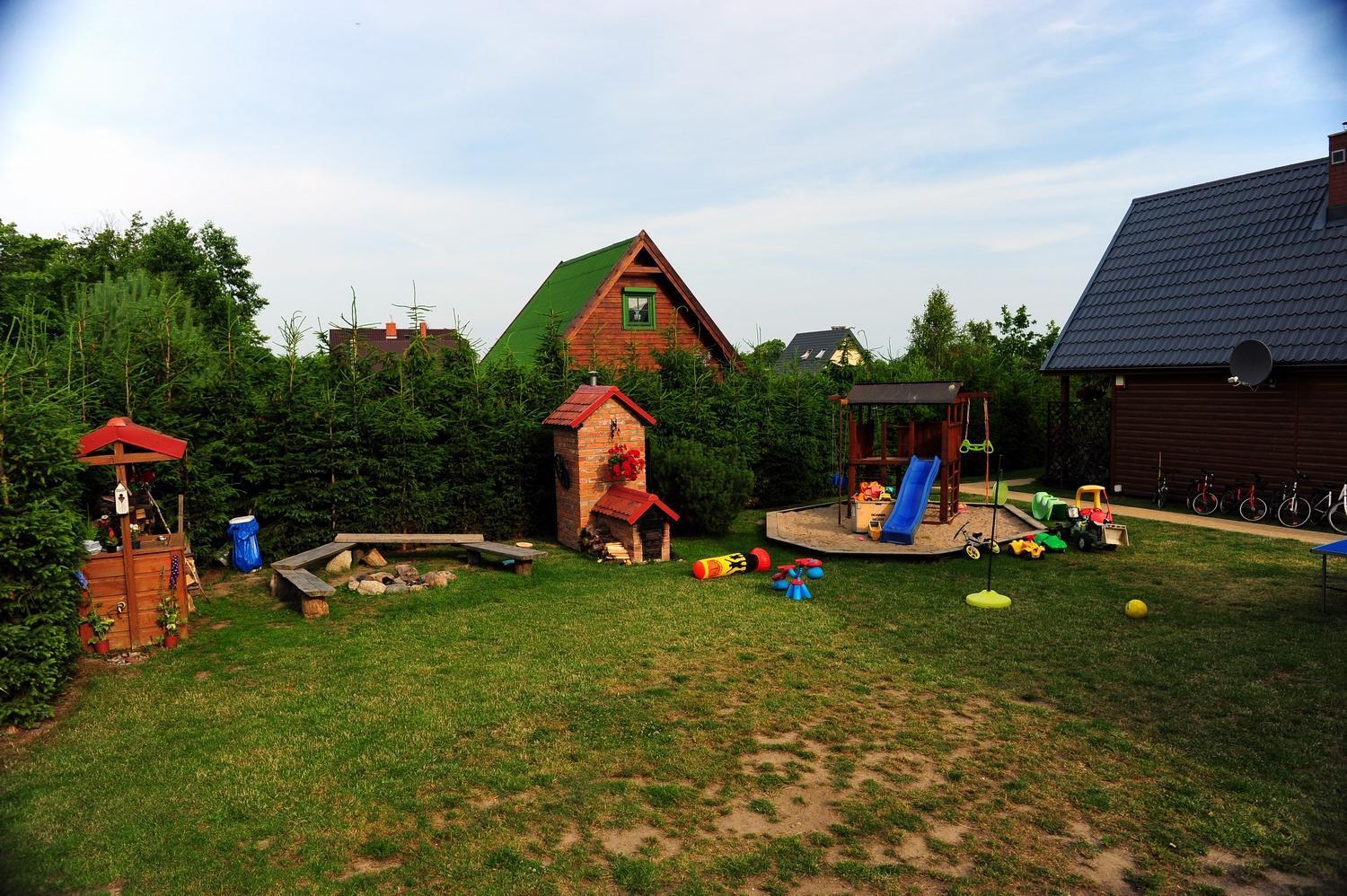 Caloroczne Domki Nad Morzem I Jeziorem Jeezierzany Exterior foto