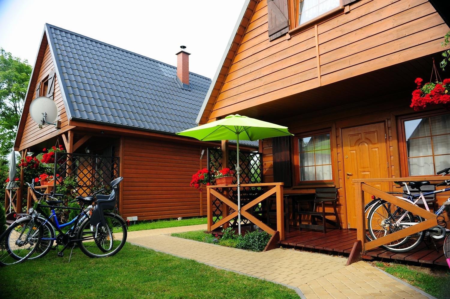 Caloroczne Domki Nad Morzem I Jeziorem Jeezierzany Exterior foto