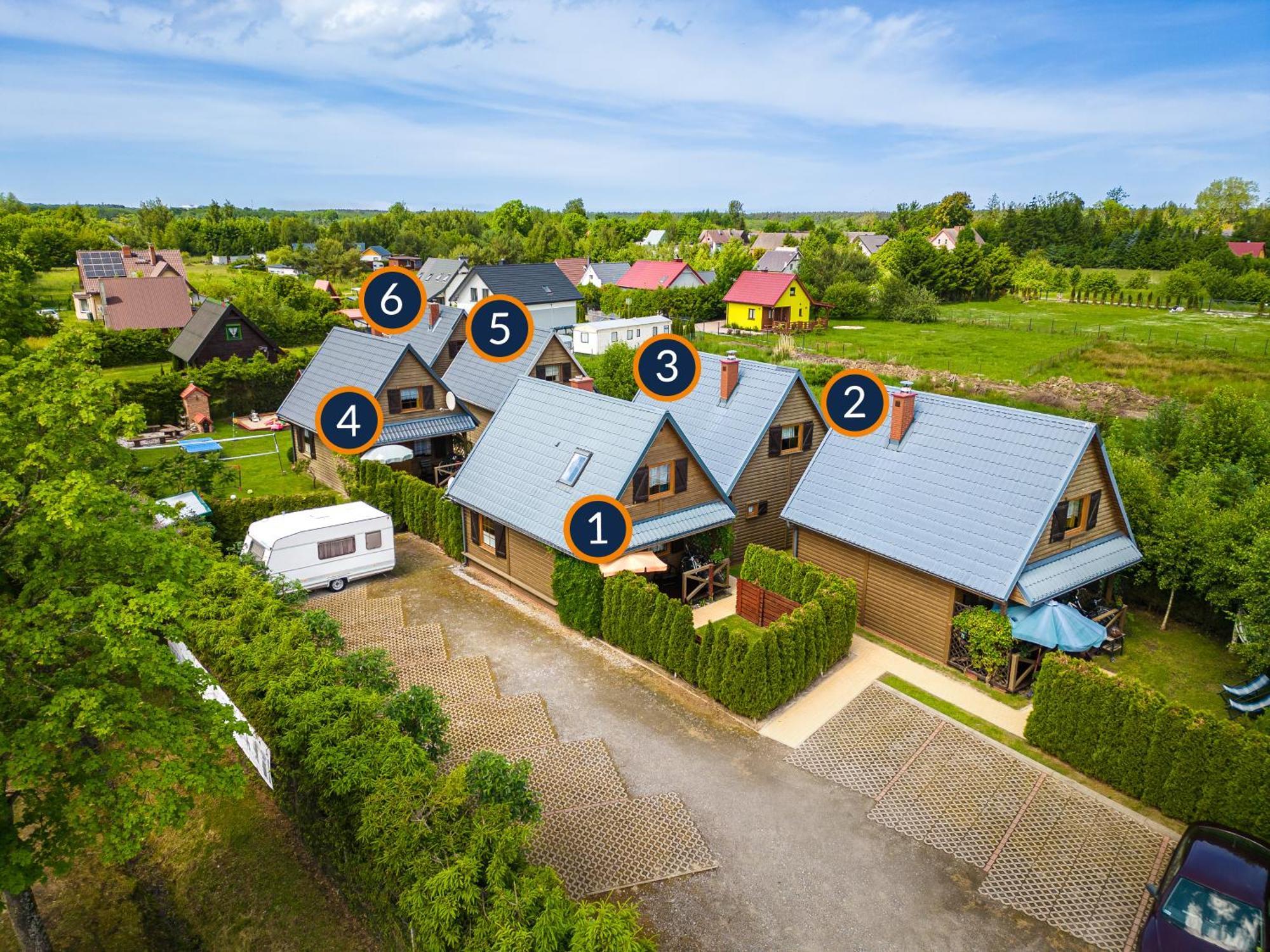 Caloroczne Domki Nad Morzem I Jeziorem Jeezierzany Exterior foto